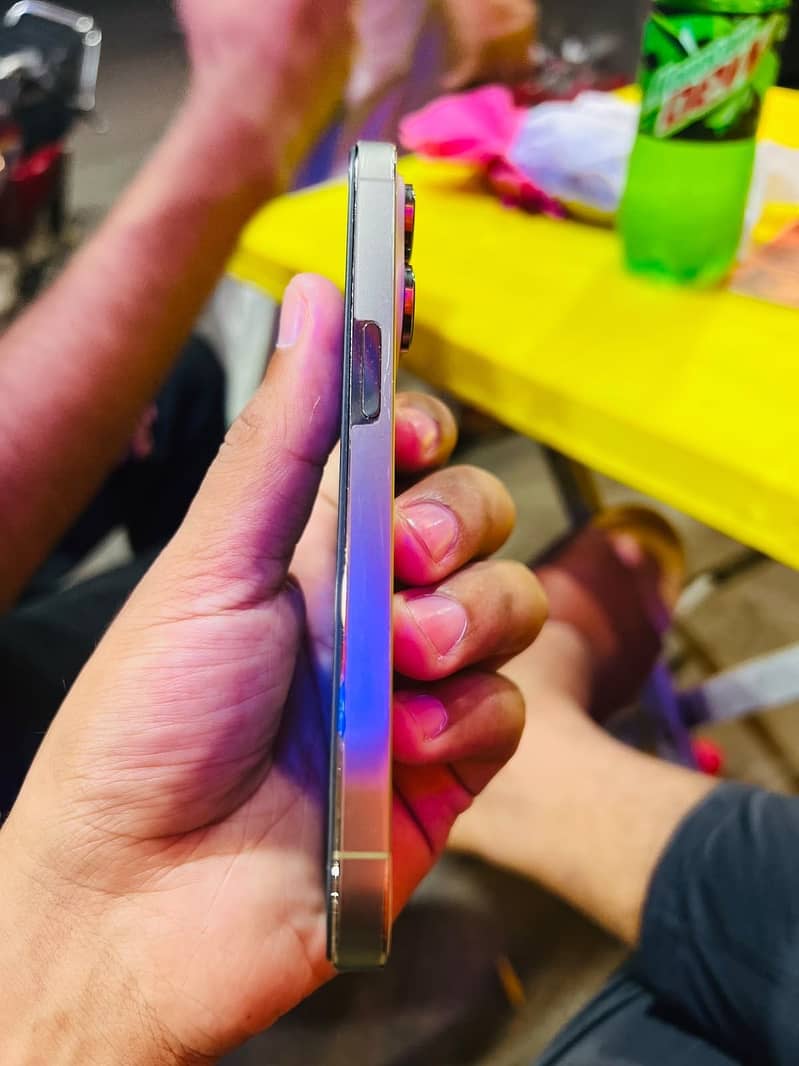 Apple iPhone 14 Pro 2