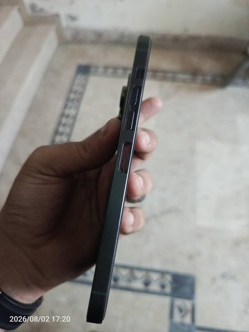 Apple iPhone 13 Pro Max 4