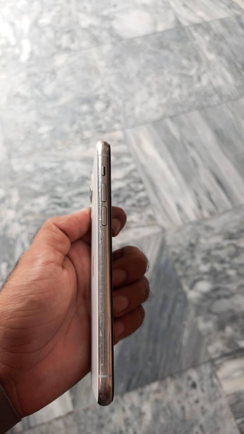 Apple iPhone 11 Pro 2