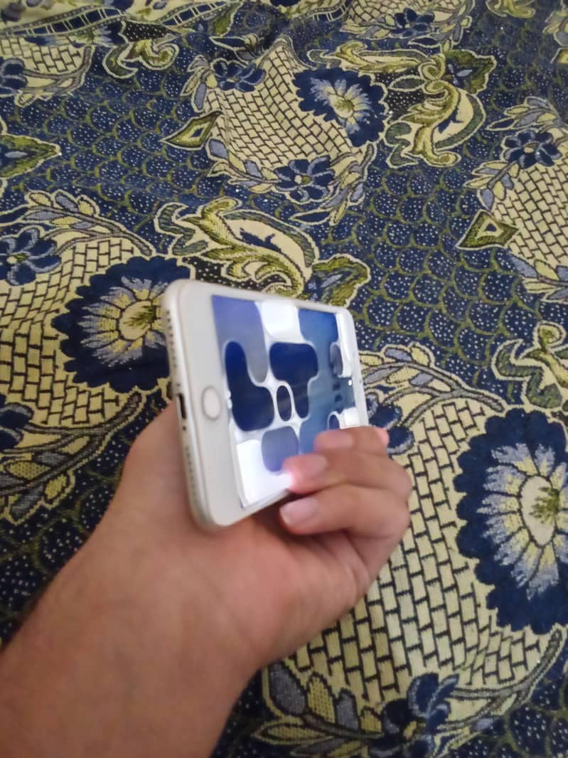 Apple iPhone 8 Plus 1