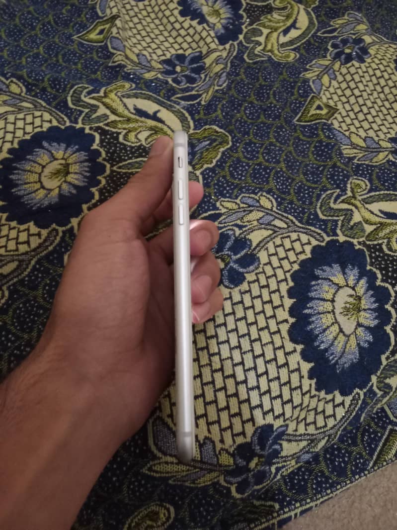 Apple iPhone 8 Plus 2
