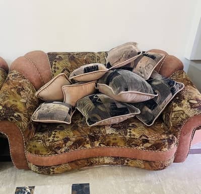 6 Seater Sofa with Cushion Excellent Condition