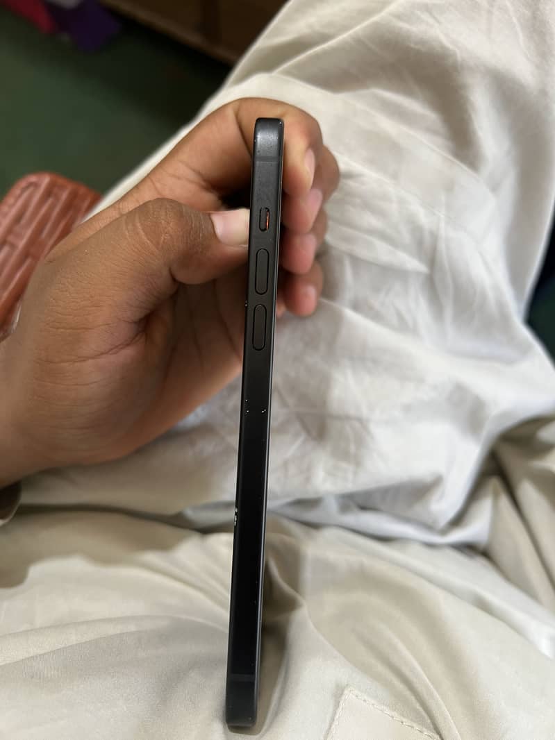 Apple iPhone 15 plus 3