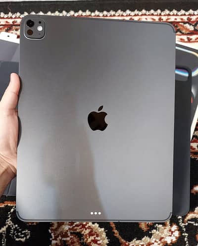 ipad pro M5 11 inches screen complete box