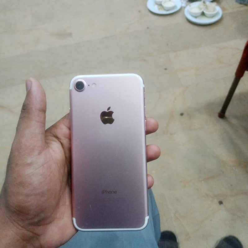 Apple iPhone 7 1