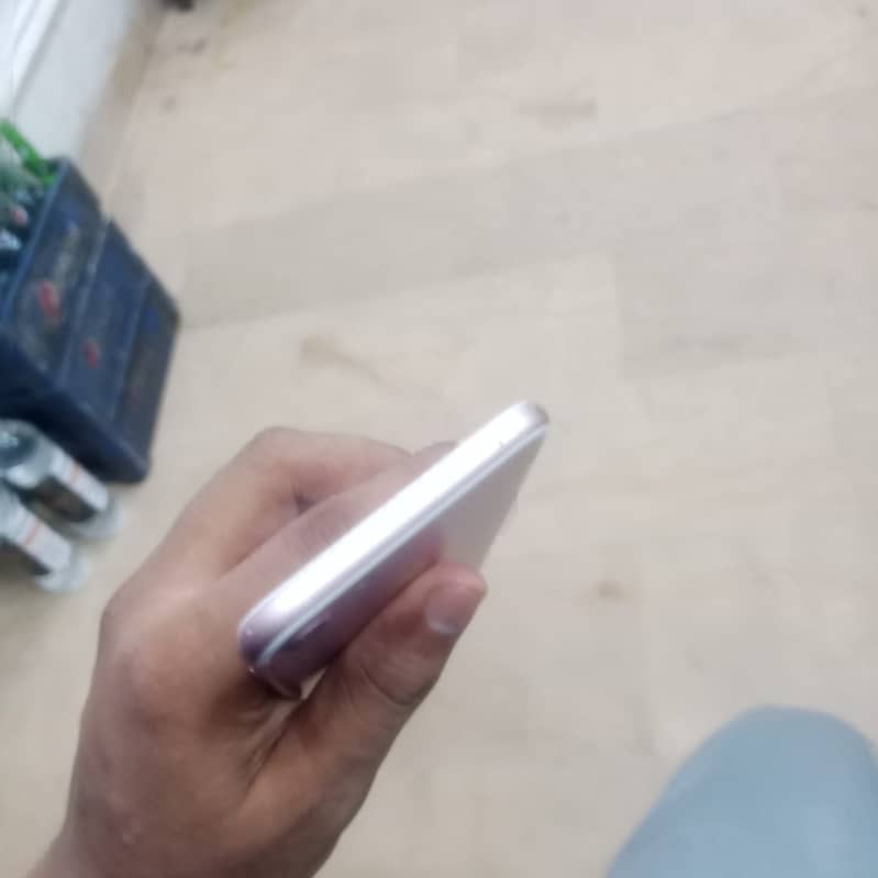 Apple iPhone 7 4