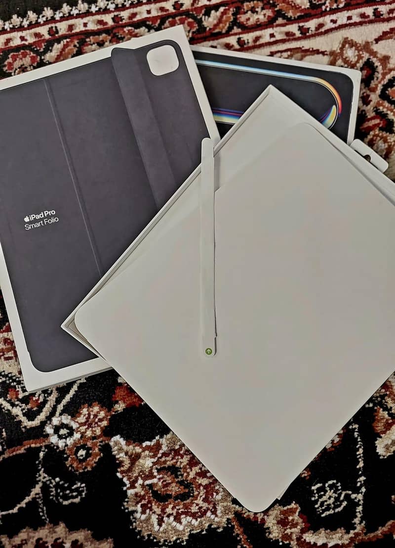 ipad pro M5 11 inches screen complete box 3