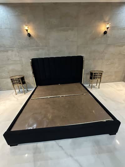 Bed and dressing or bed and sideable