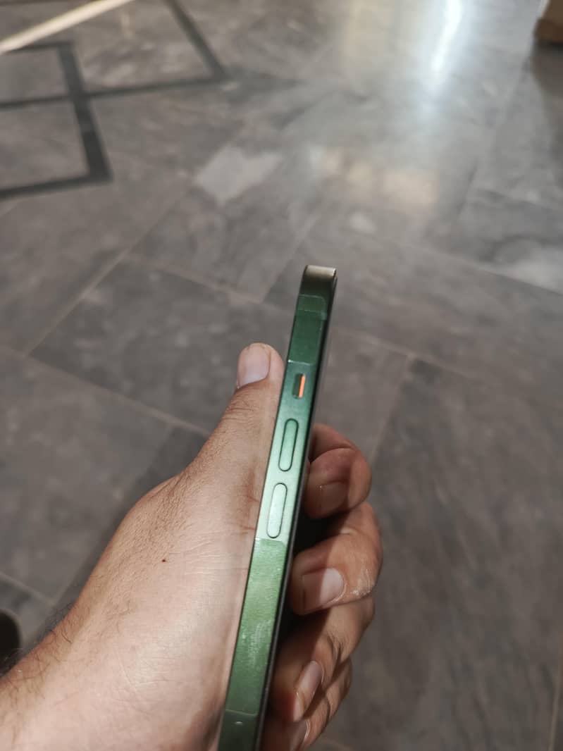 Apple iPhone 13 3