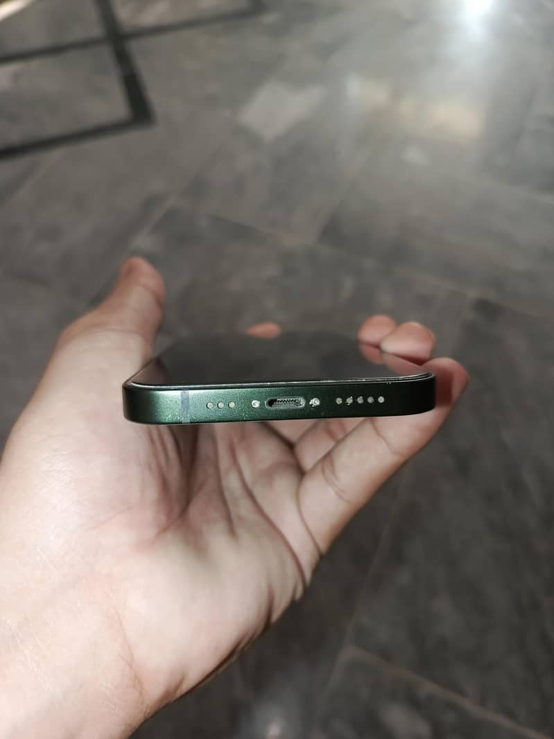 Apple iPhone 13 5