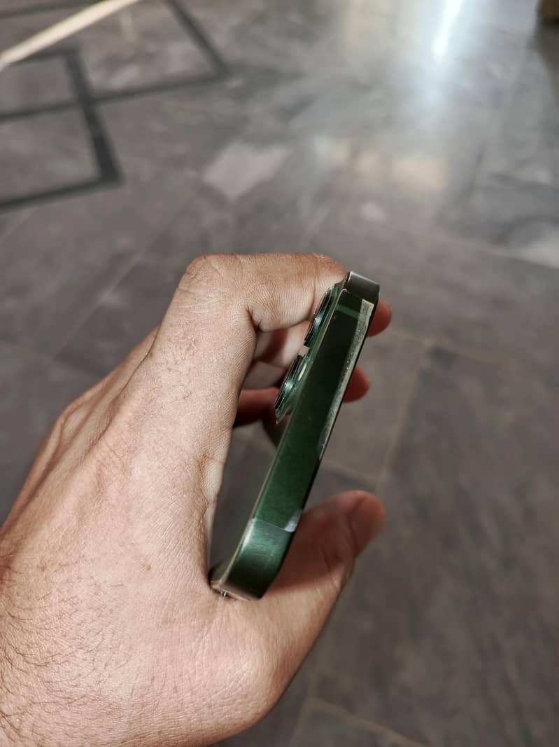 Apple iPhone 13 6