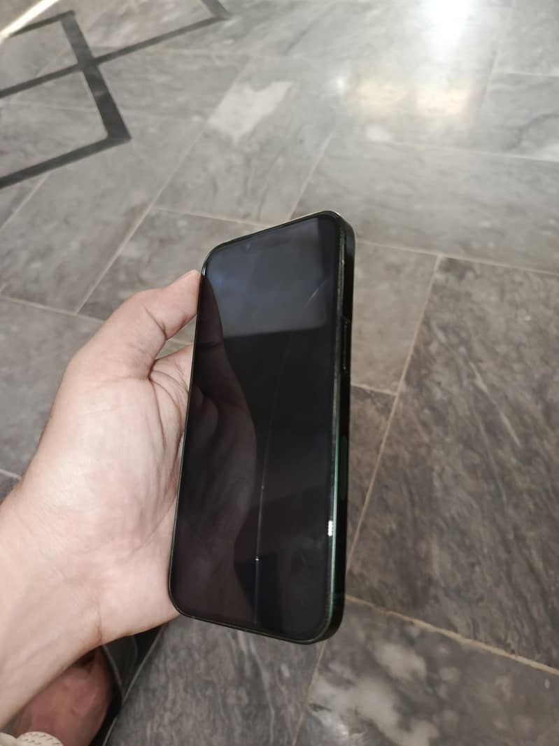 Apple iPhone 13 8