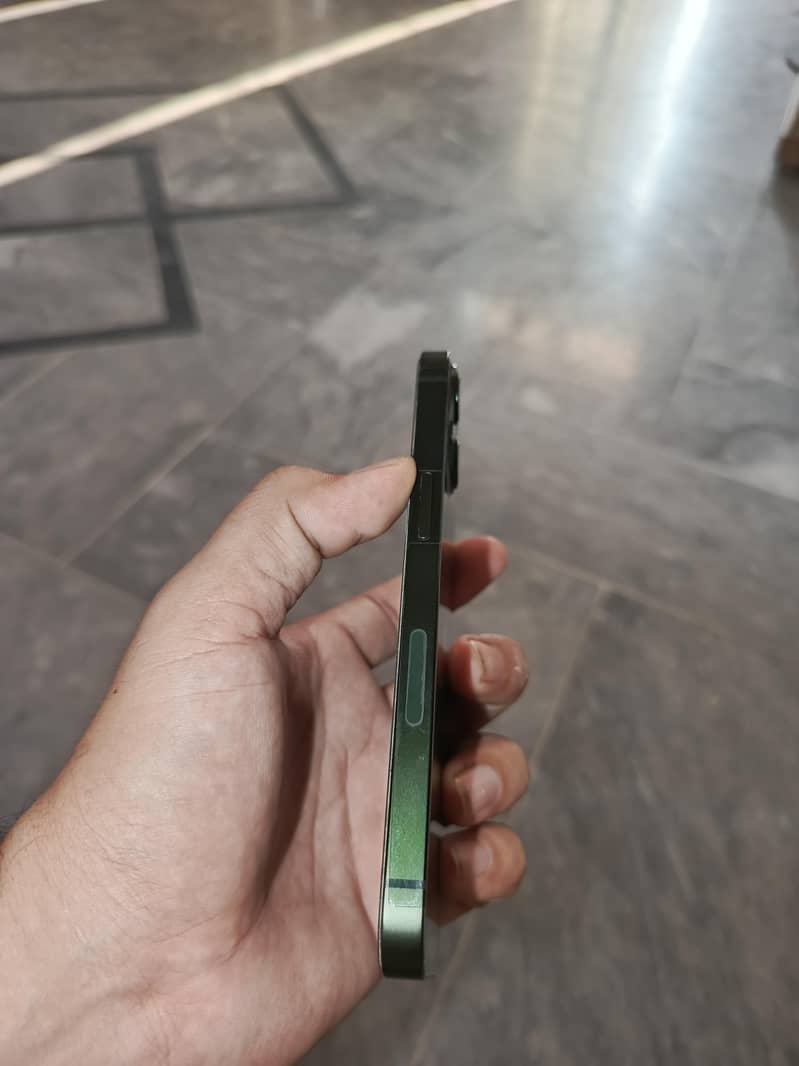 Apple iPhone 13 10