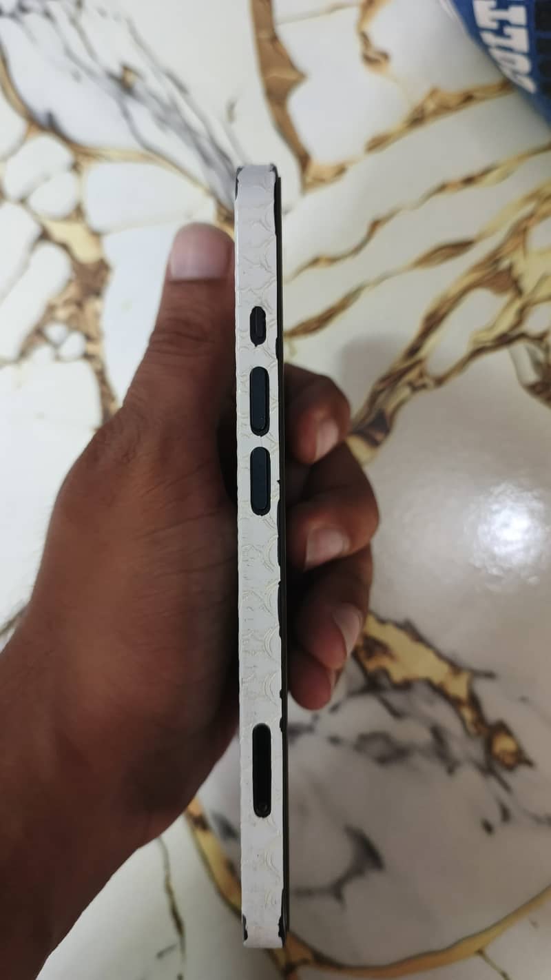 Apple iPhone 13 3