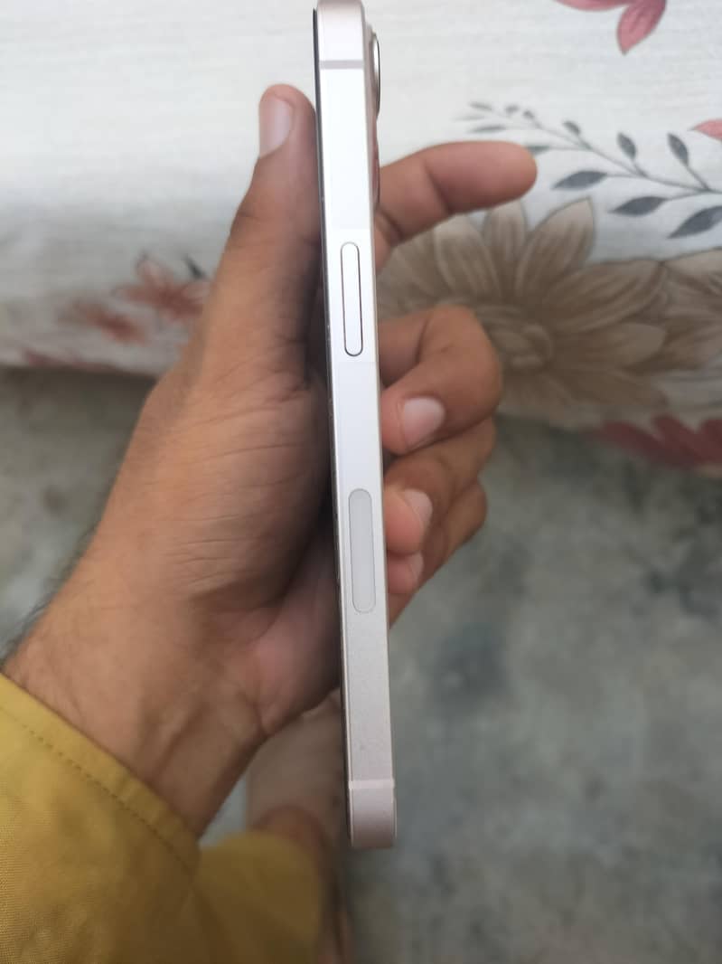 Apple iPhone 13 5