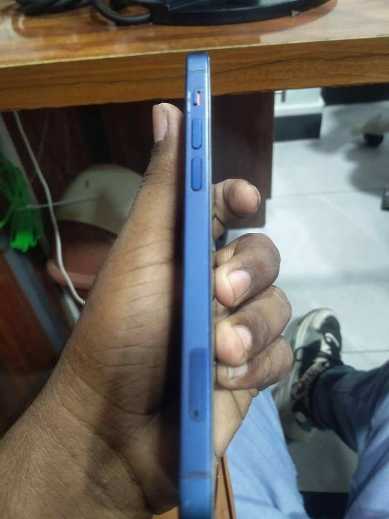 Apple iPhone 12 2