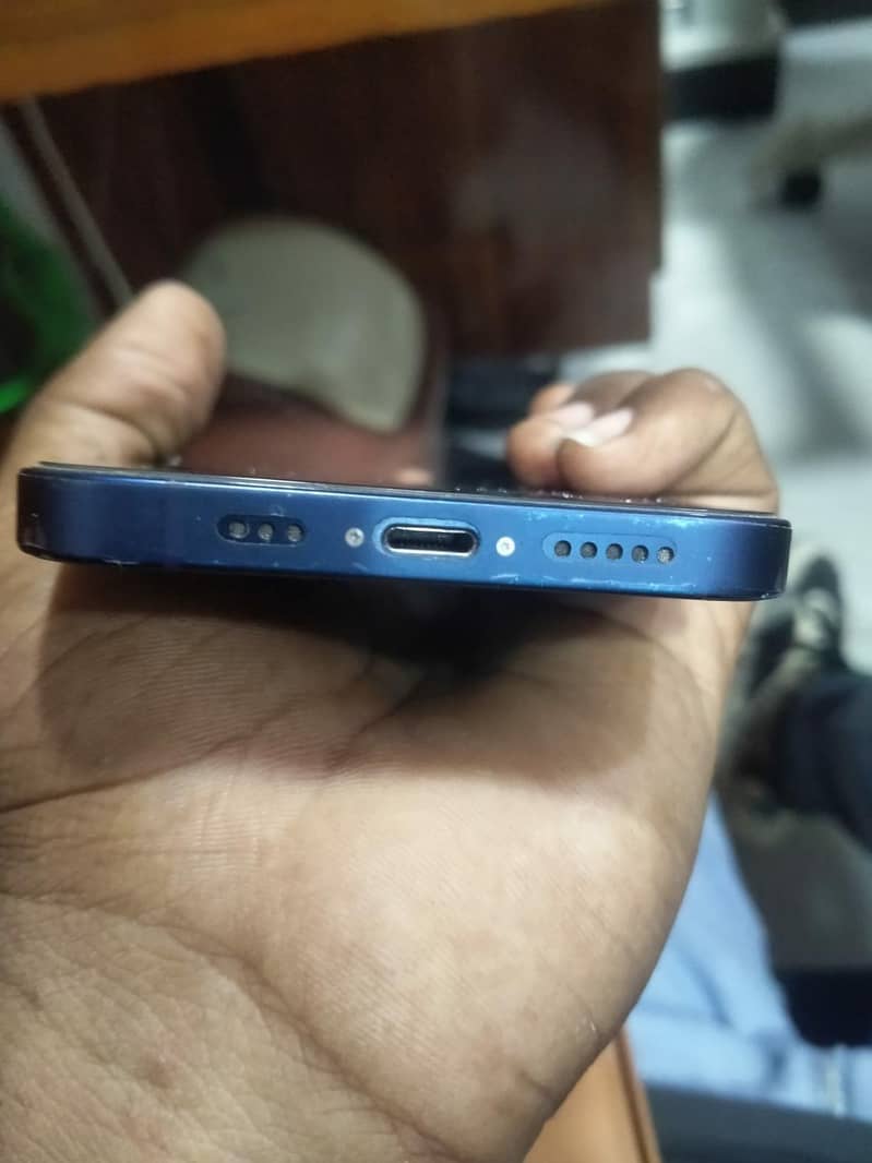 Apple iPhone 12 3