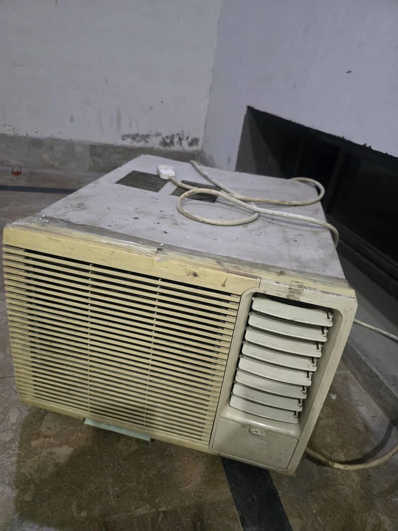 window AC 2