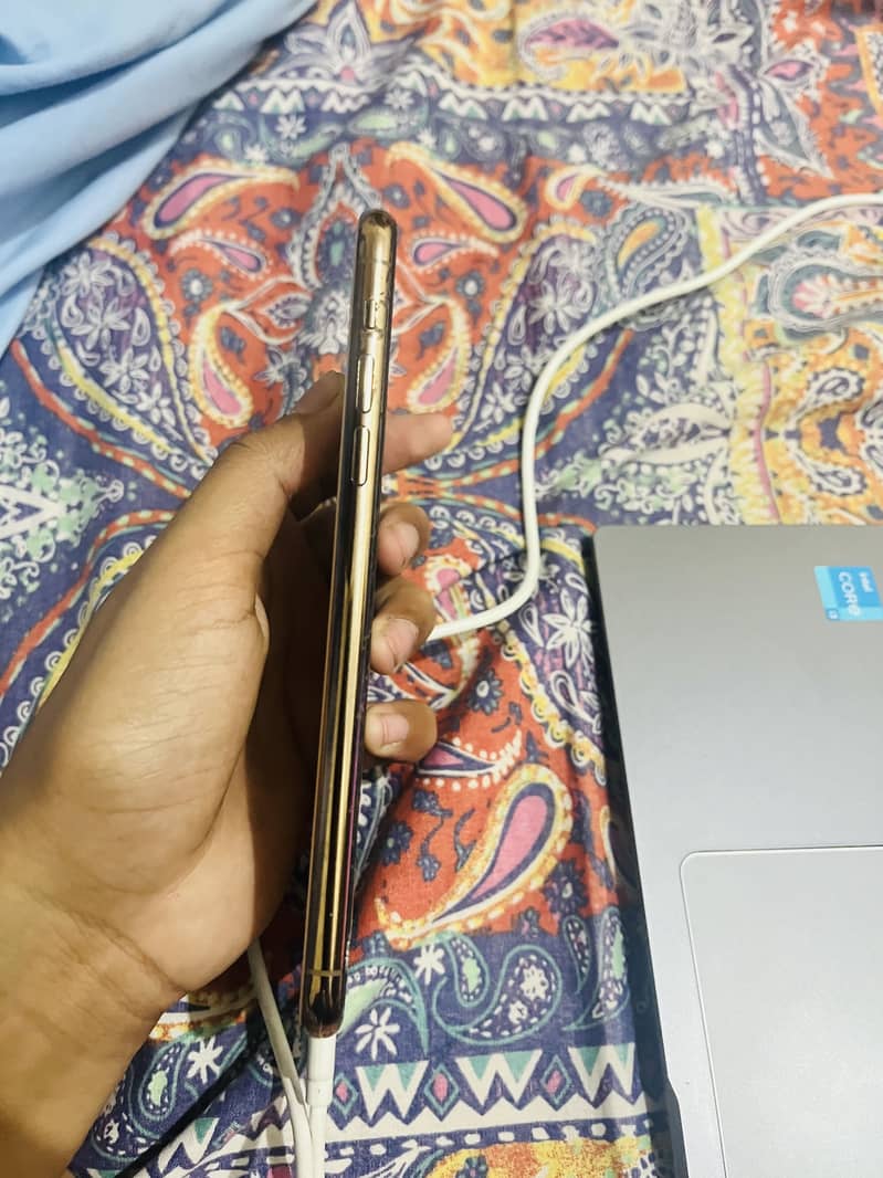 Apple iPhone 11 Pro Max 2