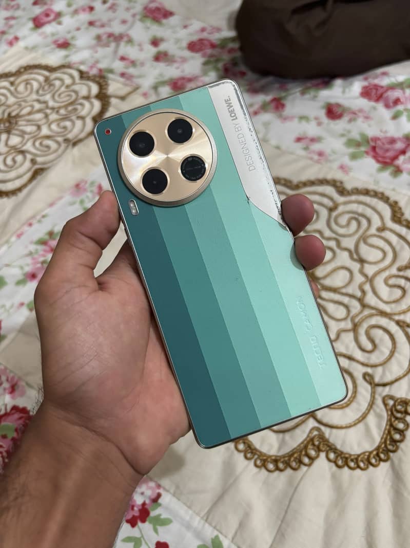 Tecno CAMON 30 0