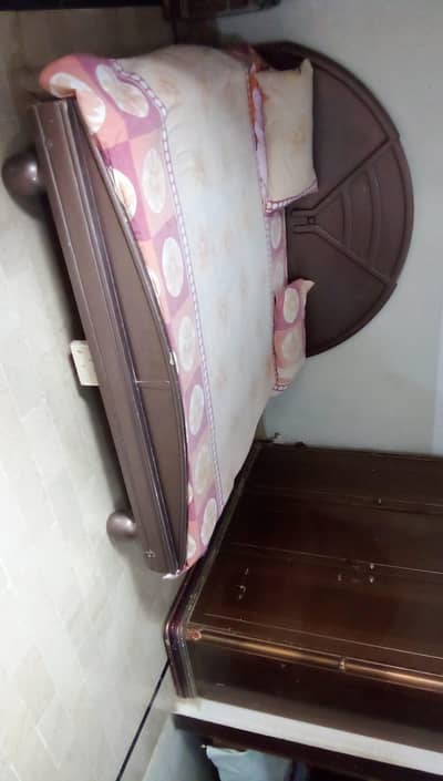 BED AND 3 DOOR WARDROBE (DECO)