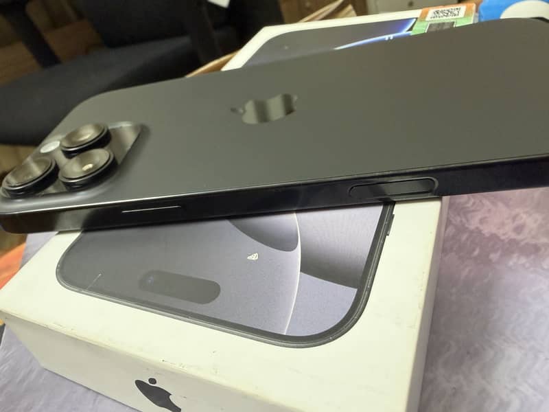 Apple iPhone 16 Pro Max 1