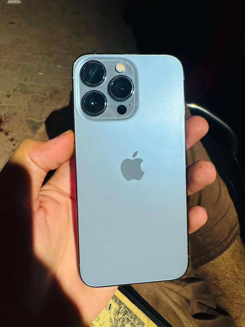 Apple iPhone 13 Pro 1