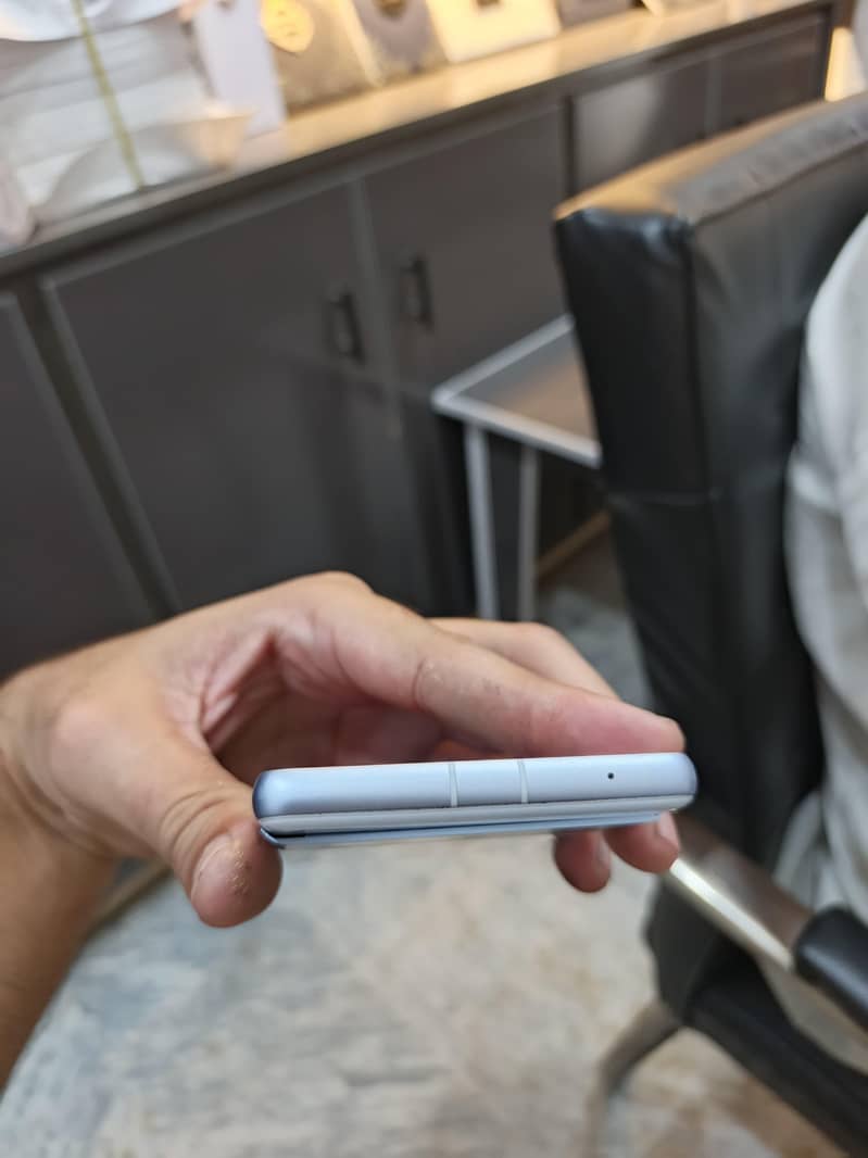 Google Pixel 7a 2