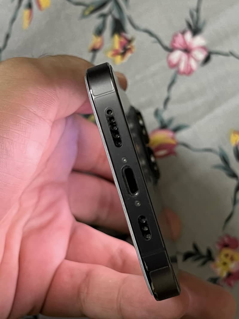Apple iPhone 13 Pro 2
