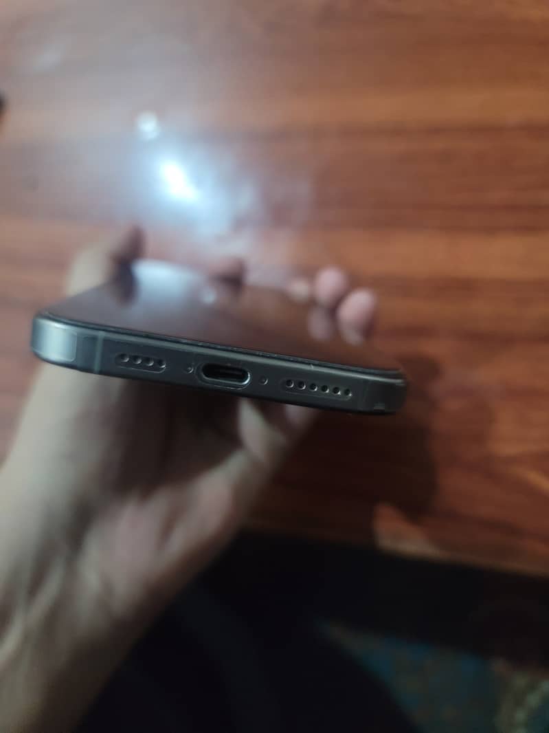 Apple iPhone 16 Pro Max 2