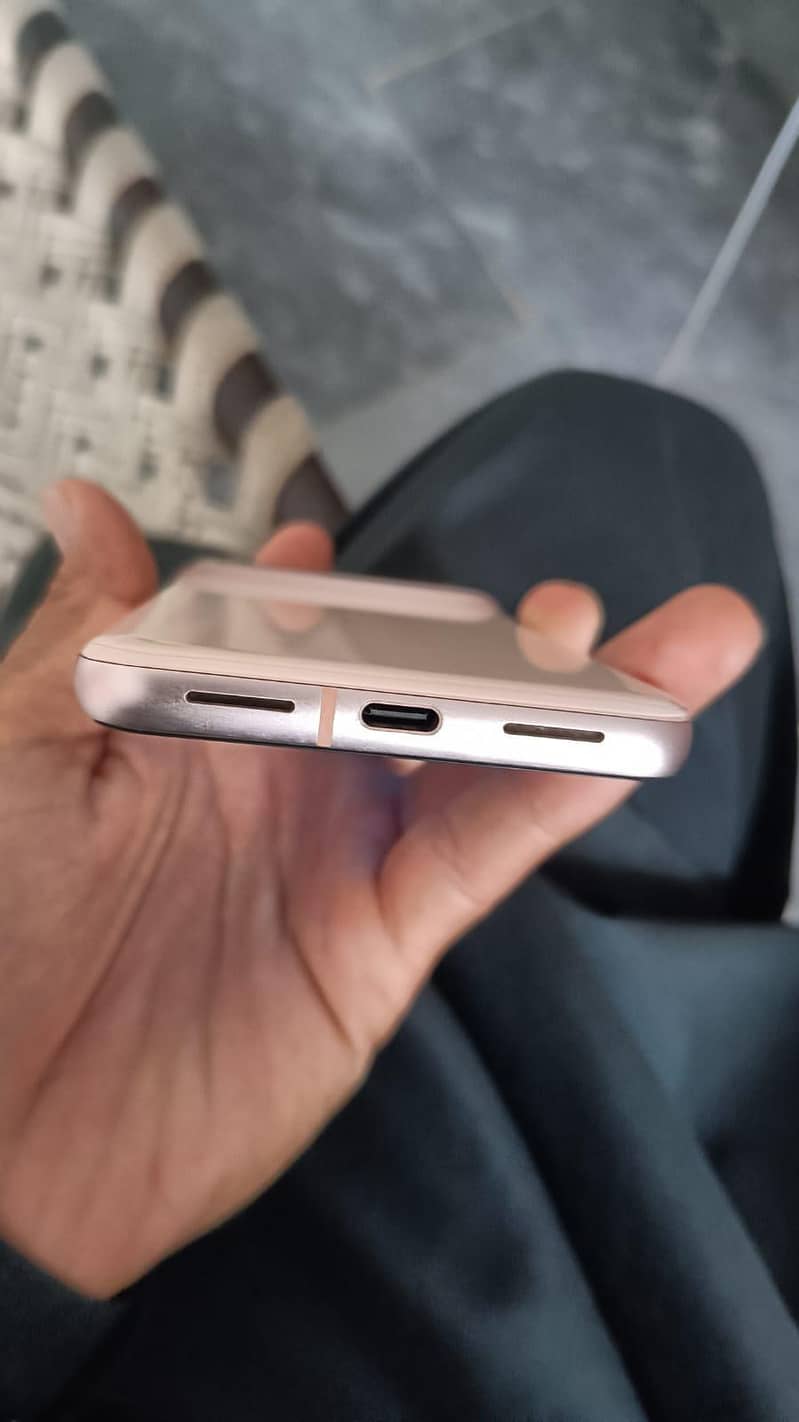 Google Pixel 8 2