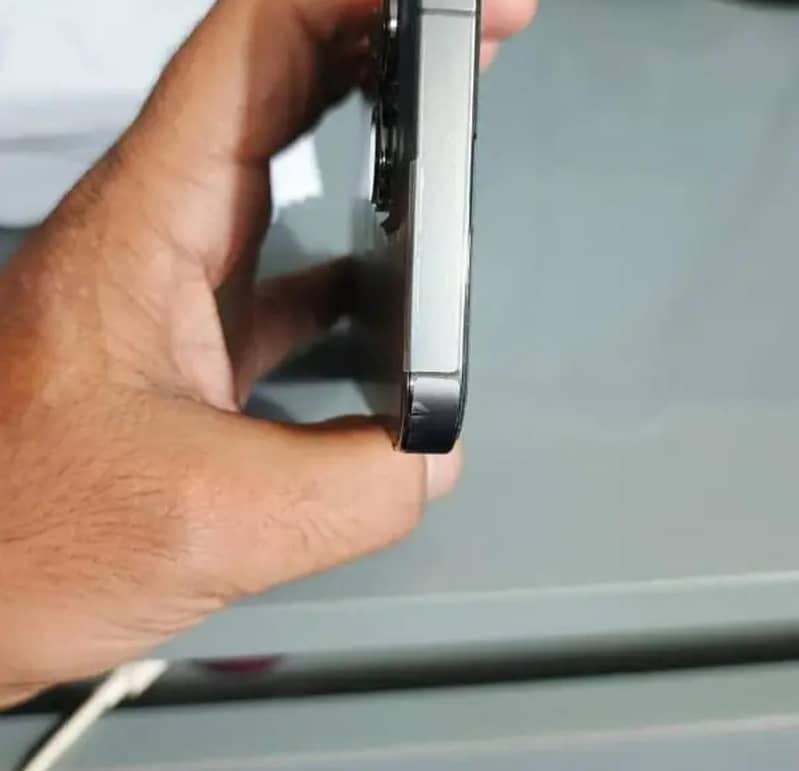 Apple iPhone 13 Pro Max 1