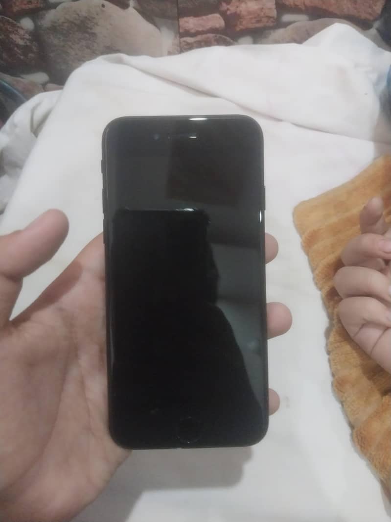 Apple iPhone 7 1