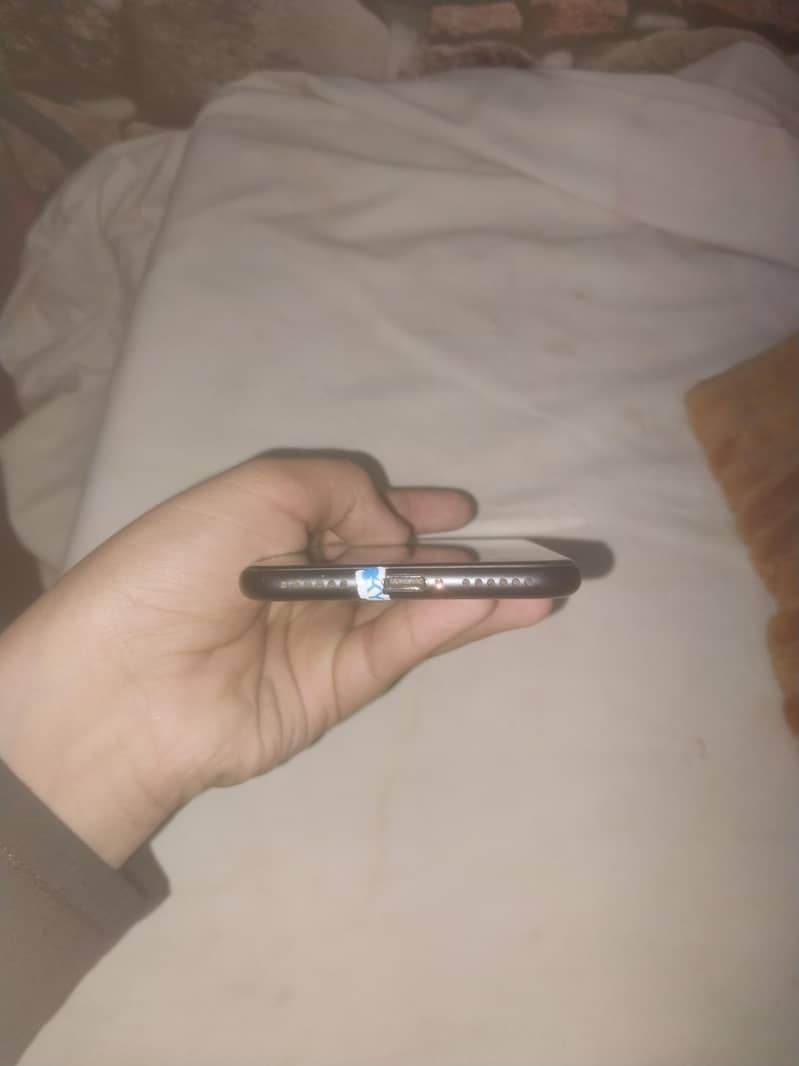 Apple iPhone 7 7