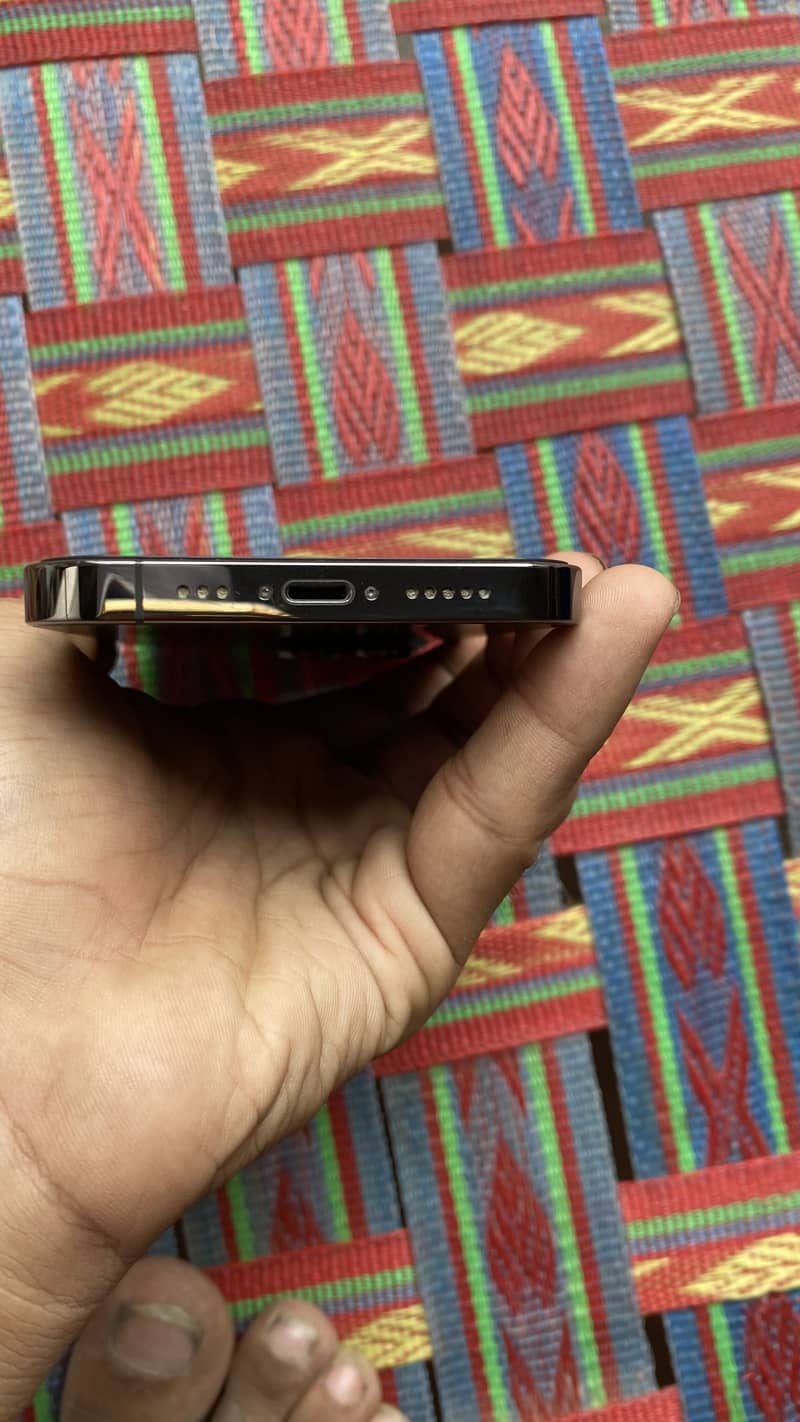 Apple iPhone 13 Pro 4