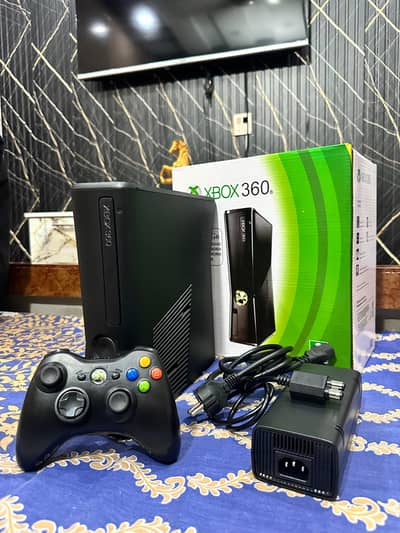 XBox 360 |10/10 Condition| with 50+ Games