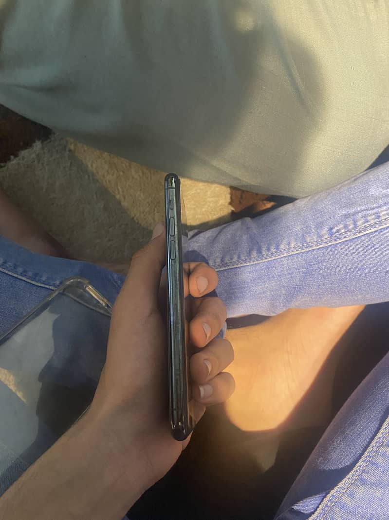 Apple iPhone 11 Pro 1