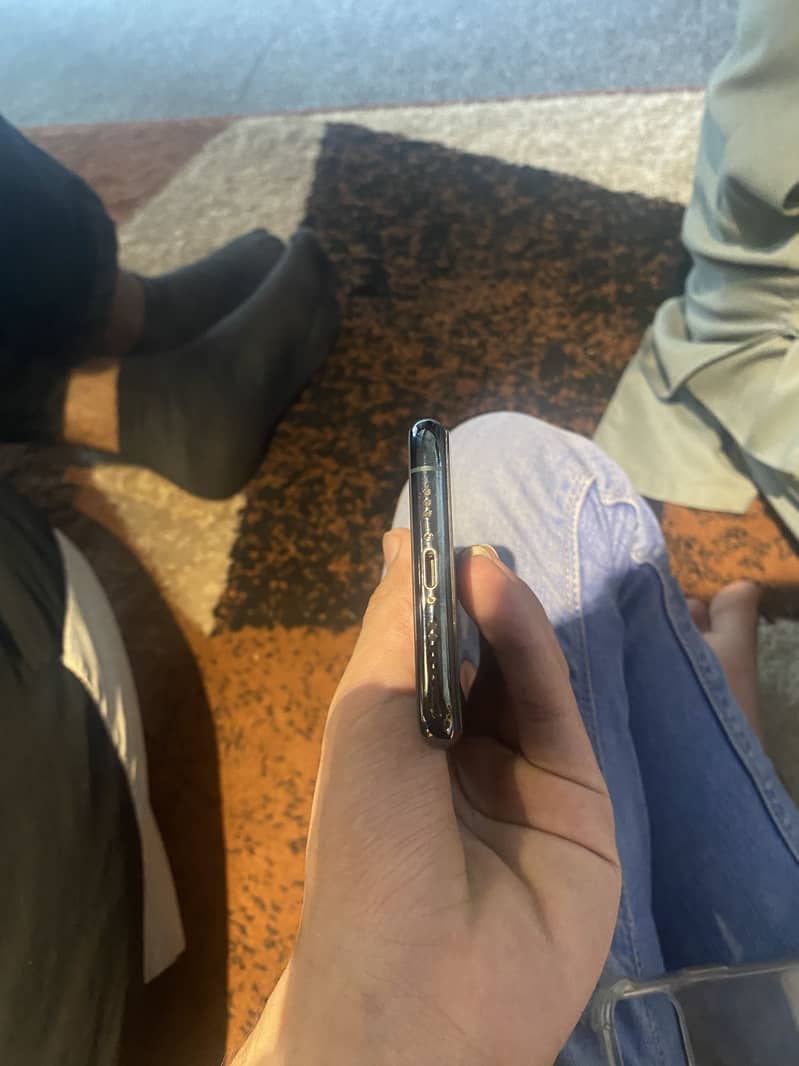 Apple iPhone 11 Pro 4