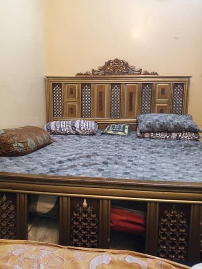 Double Bed Golden