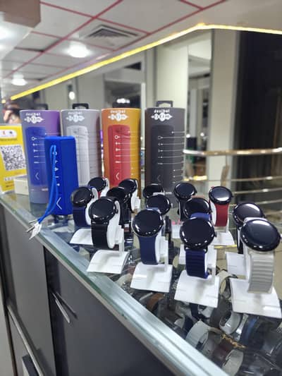 Google Pixel Watch 2 + Desibel Speaker