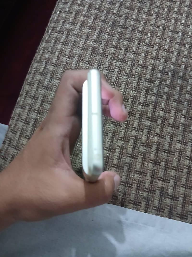 Google Pixel 7 4