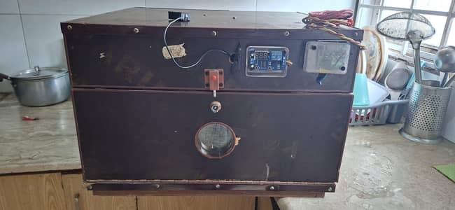 50-75 Eggs Automatic incubator