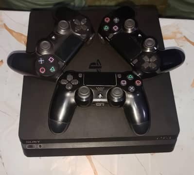 PS4 Slim 500GB Jailbreak with 3 controllers and 5 Games