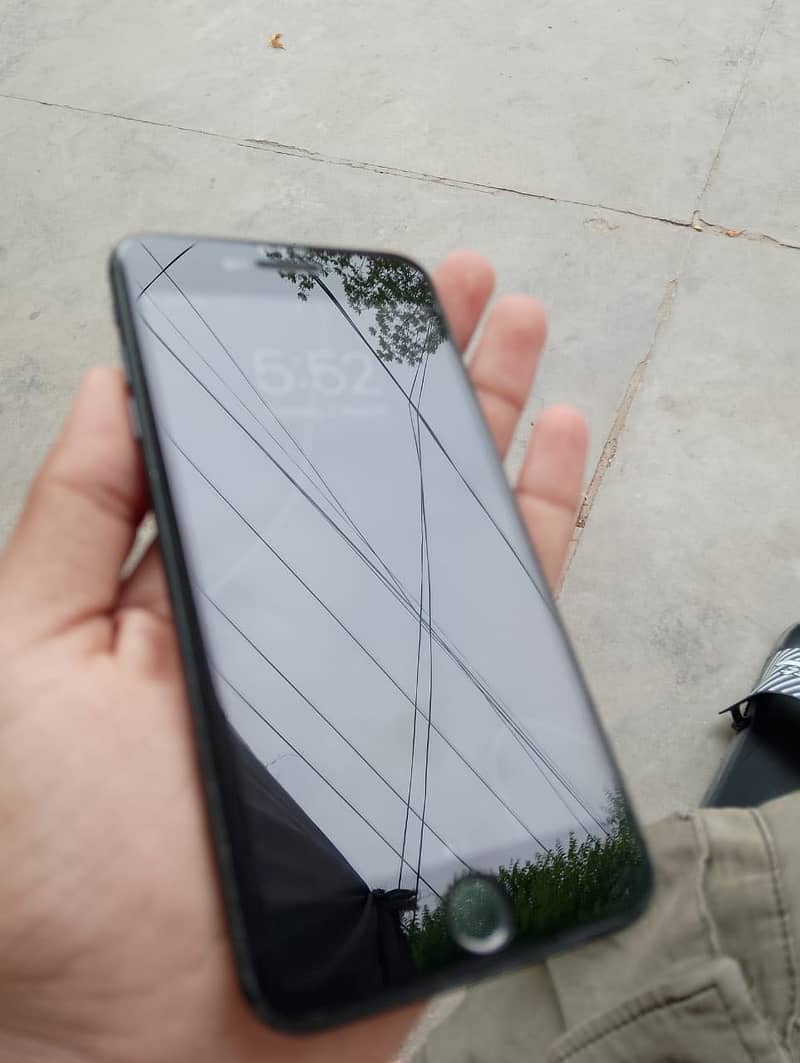 Apple iPhone 7 Plus 4