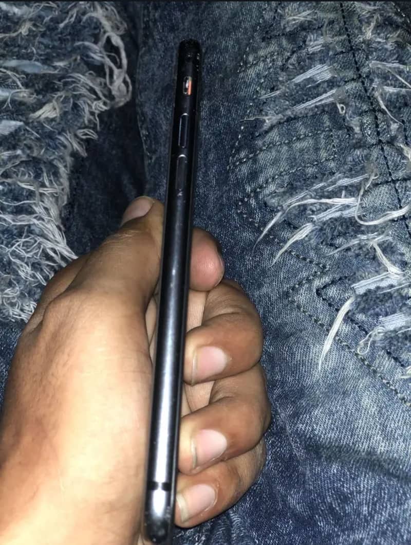 Apple iPhone 8 3
