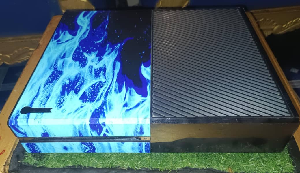 Xbox one with controller 1