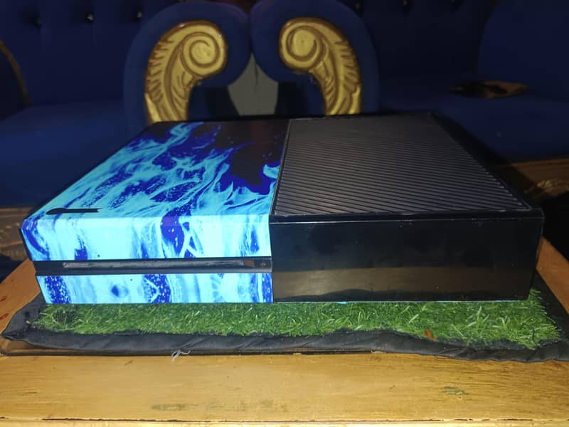 Xbox one with controller 2