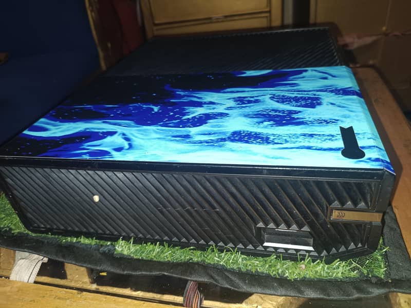 Xbox one with controller 4