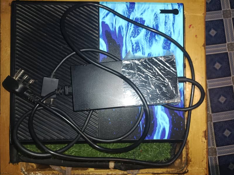 Xbox one with controller 8