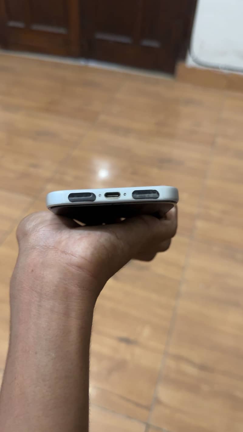 Apple iPhone 17 Pro Max 4